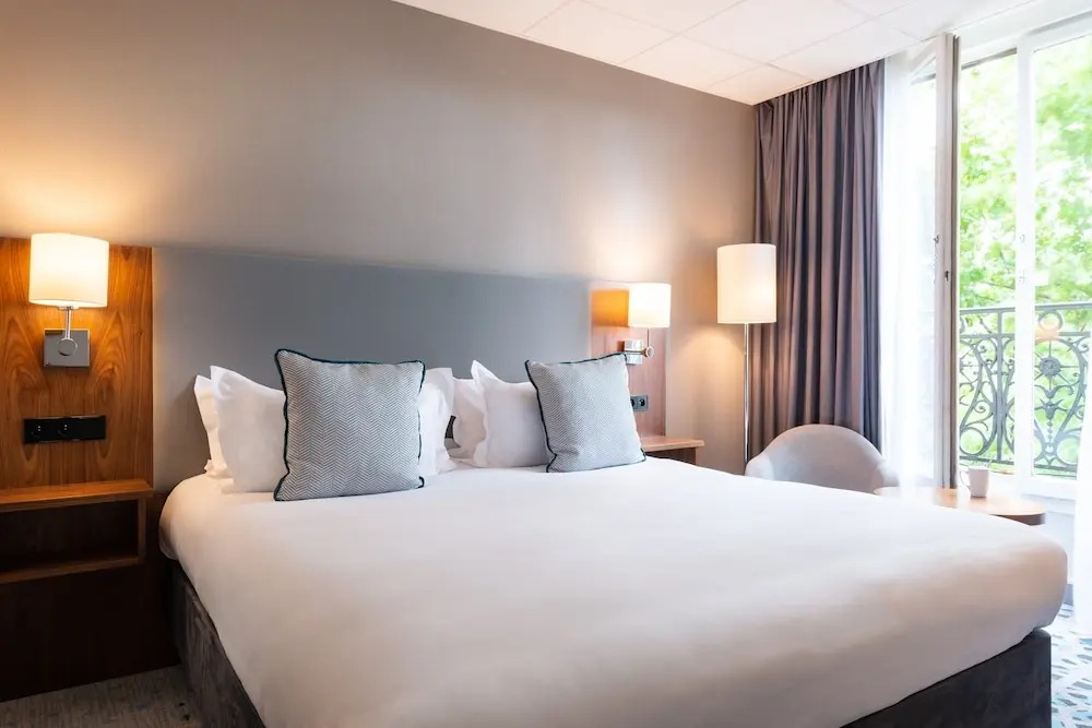 هتل کرون پلازا پاریس